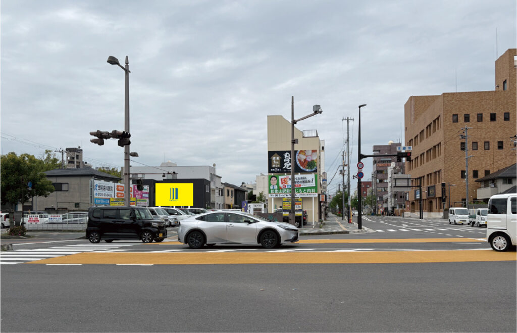 和歌山市吉田交差点付近の野立て看板枠画像です。