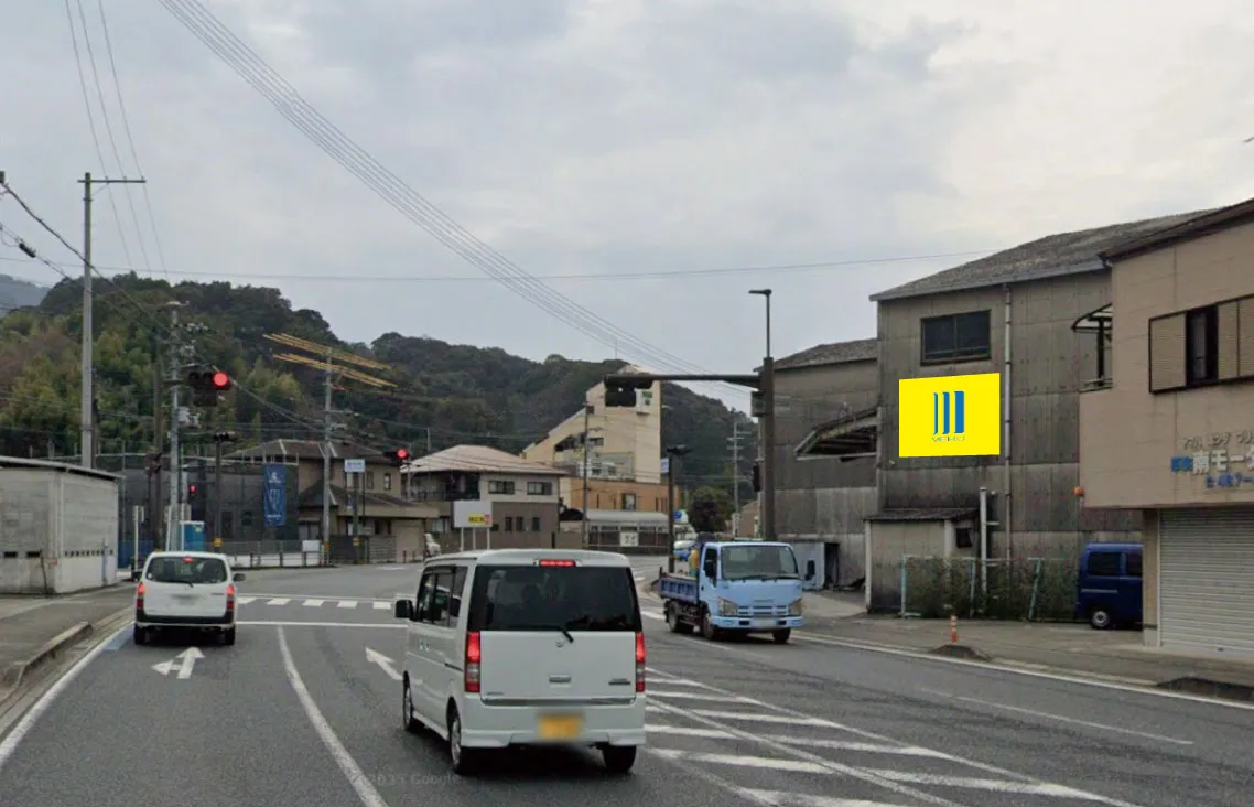 海南市重根 重根南交差点付近の壁面看板